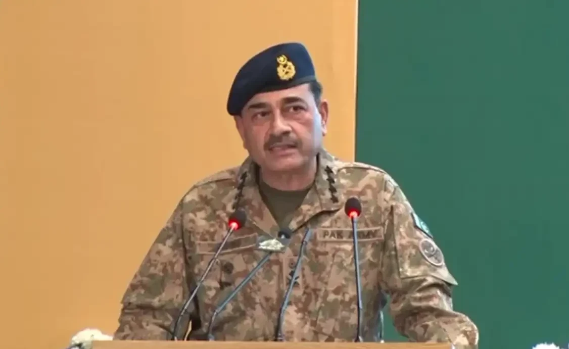 Army chief for saving people from 'social media ills'