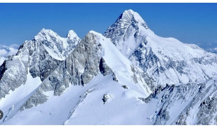 Two Russians rescued from Pakistan mountain, one still missing