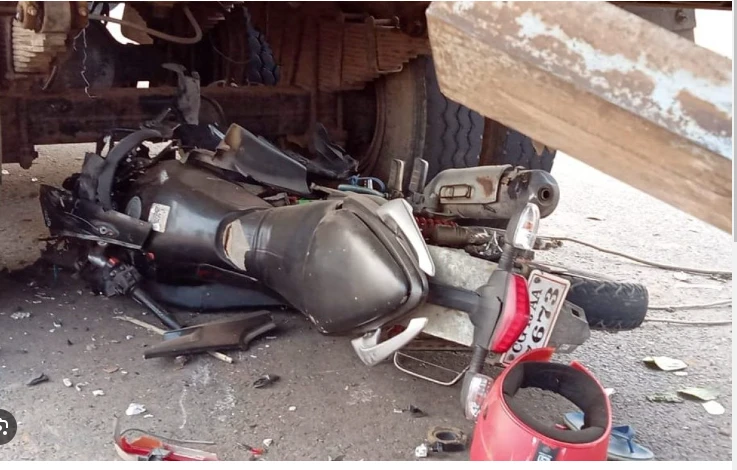 Three die as speedy truck crushes motorcycle in Jhelum