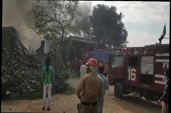 Four workers injured in fire at cardboard factory on Jhang Road in Faisalabad