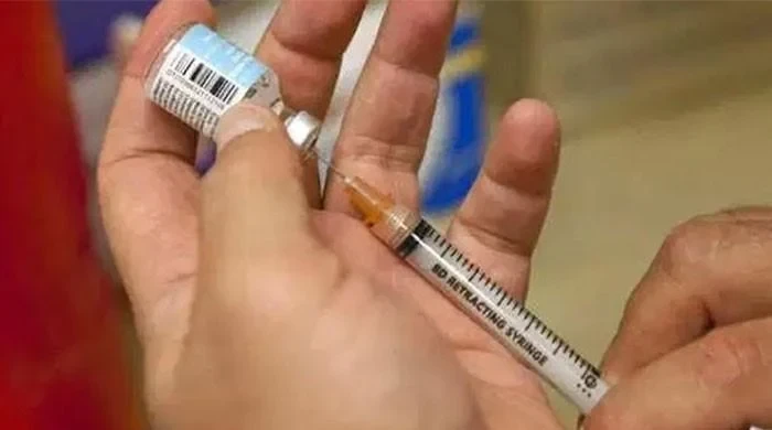 Quack claims life of little girl by administering wrong injection in Lahore