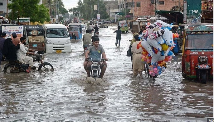 Dozens of families get stuck as River Indus bursts its banks near Mehar