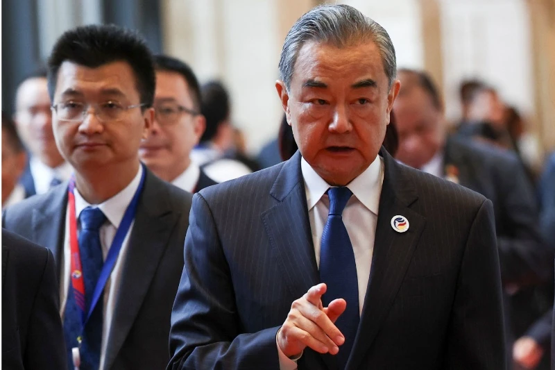 China FM Wang Yi warns visiting US envoy over Philippines