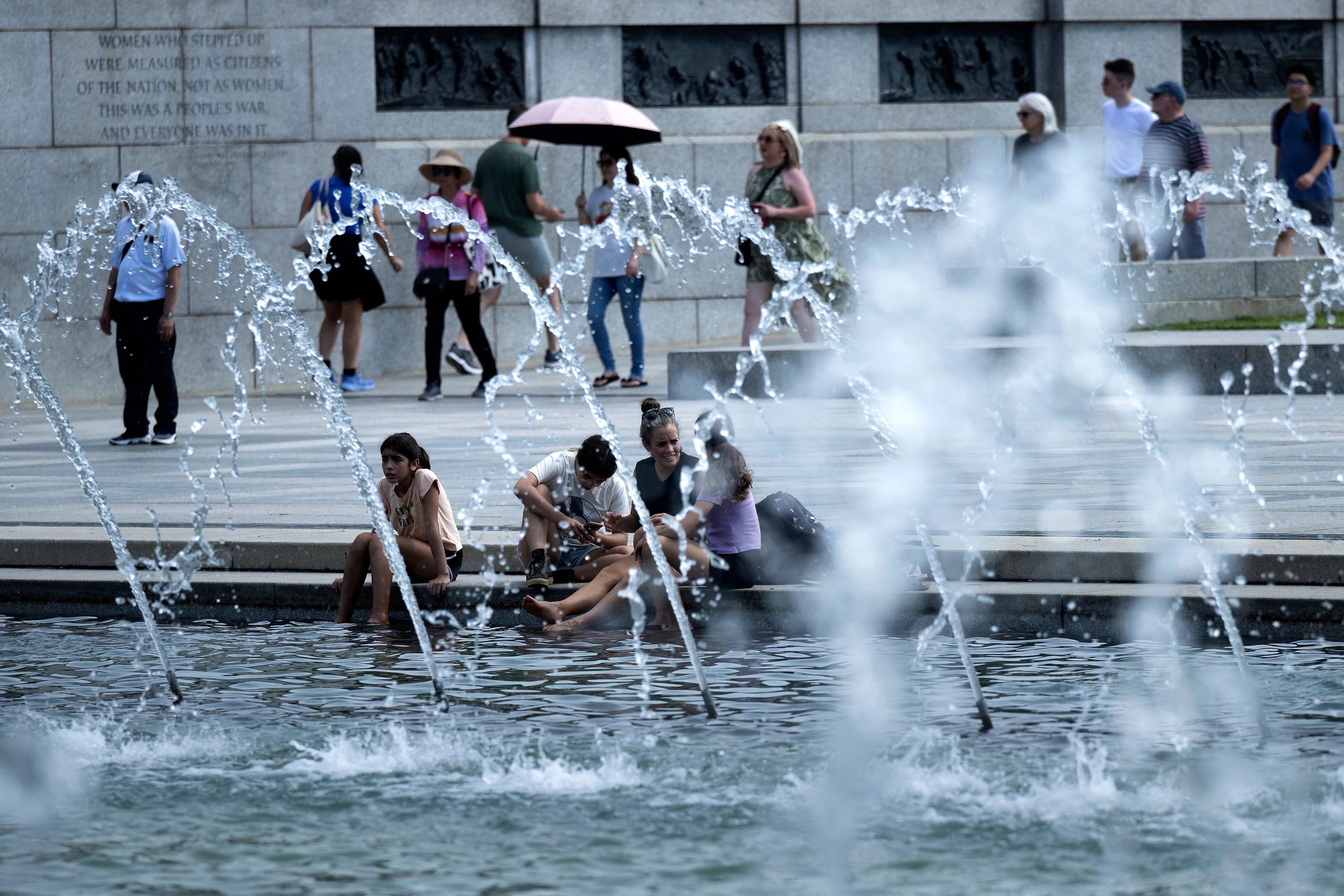 Eastern US swelters as tens of millions face record-breaking temperatures