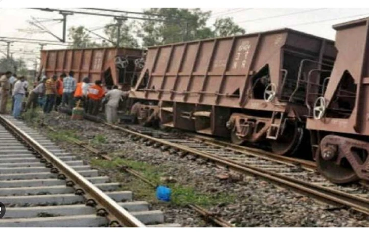 Three bogies of goods train derails near Kotri