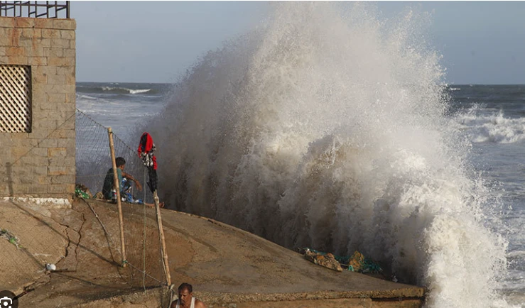 Thatta islands evacuated as cyclone moves closer to Sindh coast