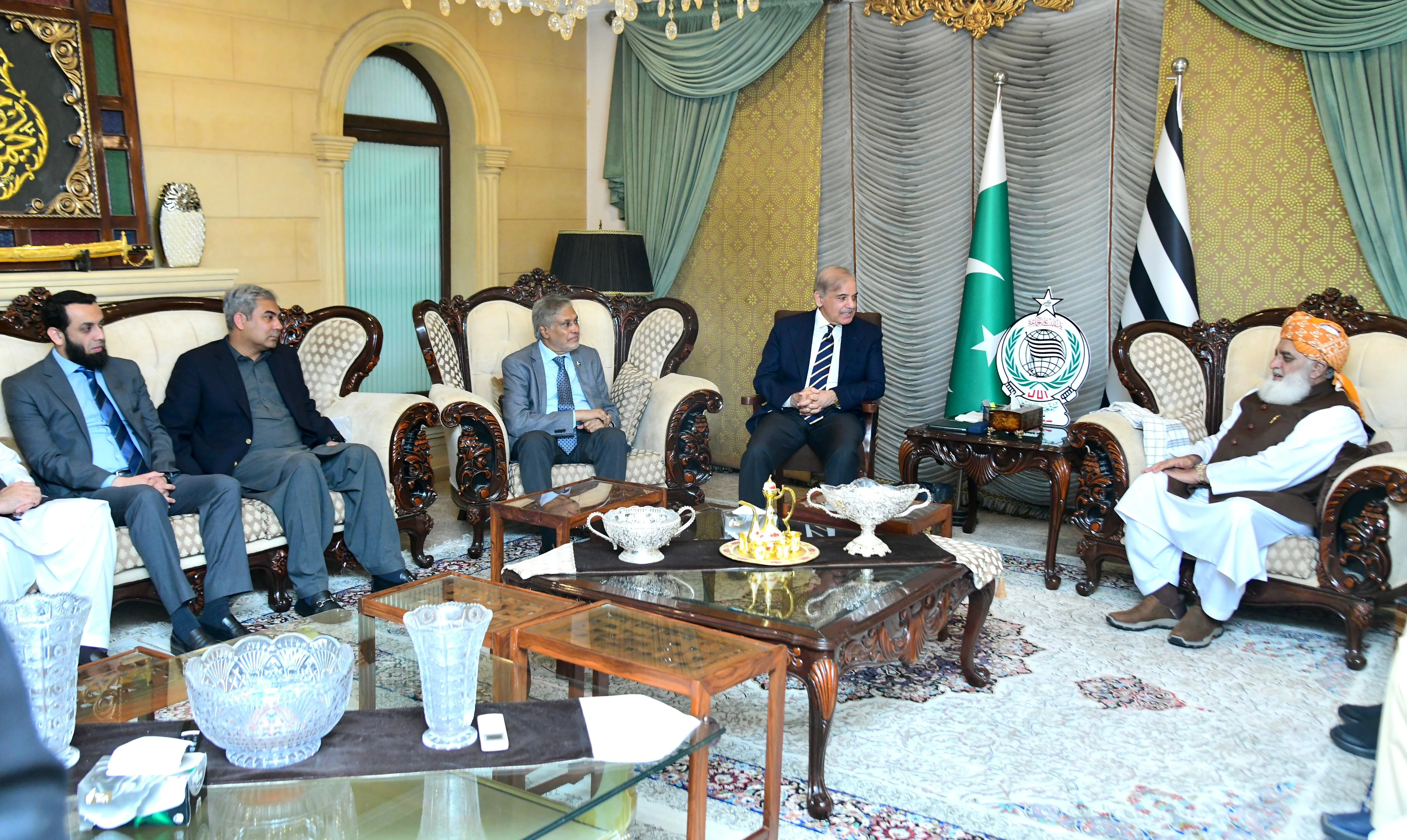 PM Shehbaz meets JUI-F President Maulana Fazl