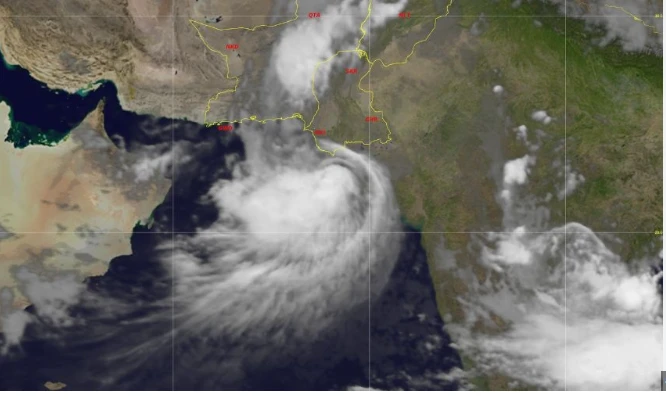 Cyclone ASNA moves further away from Pakistan; heads towards Oman