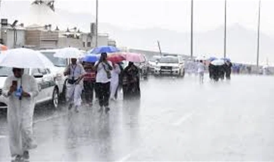 Heavy rainstorms hit various cities in Saudi Arabia, schools closed, Civil Defense issues alert