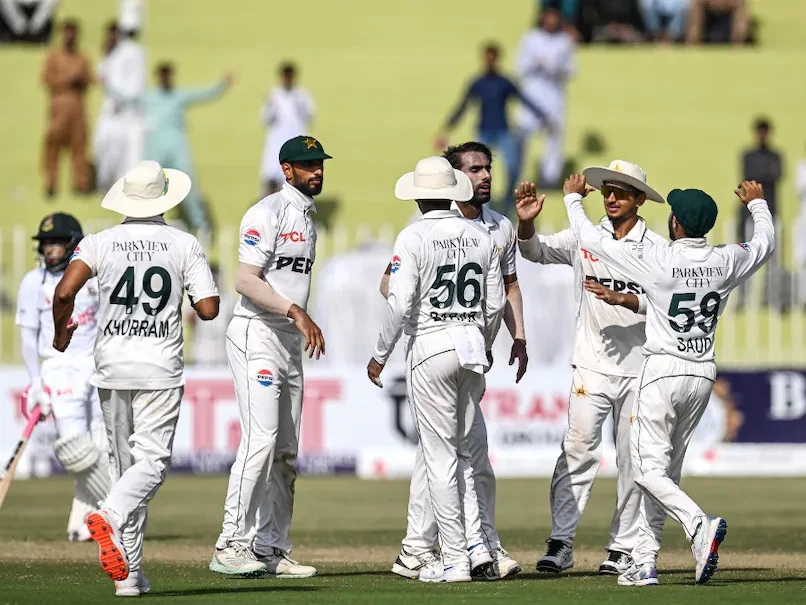 Pakistan stumble early after restricting Bangladesh to 262