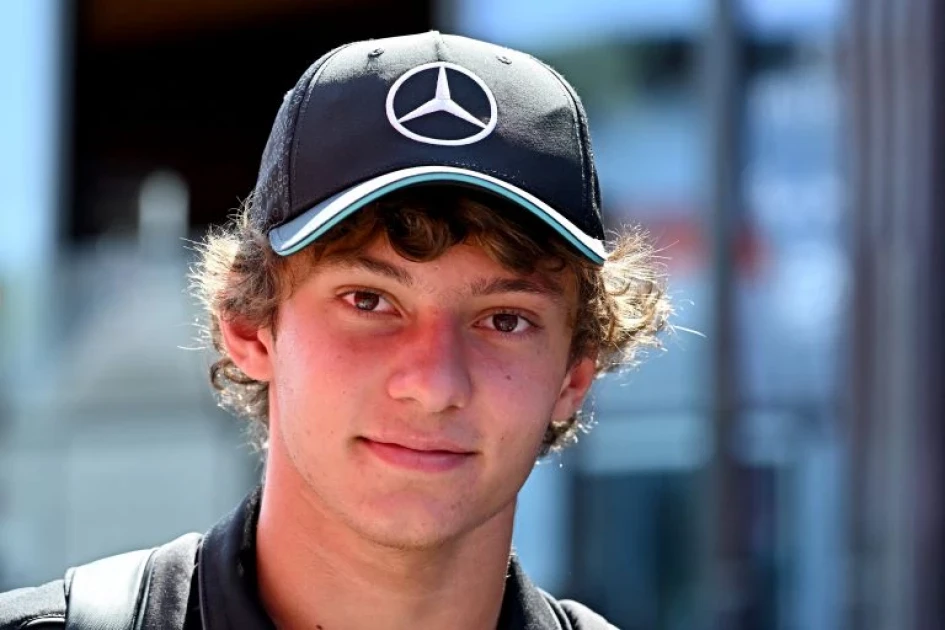 Teenage Rookie Antonelli set to replace Lewis Hamilton at Mercedes