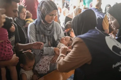 Gaza parents race to vaccinate kids against polio despite fear of violence