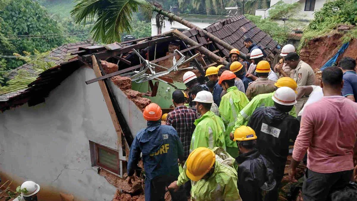 Primary school in Chakwal collapses due to heavy rains, students shifted to safety