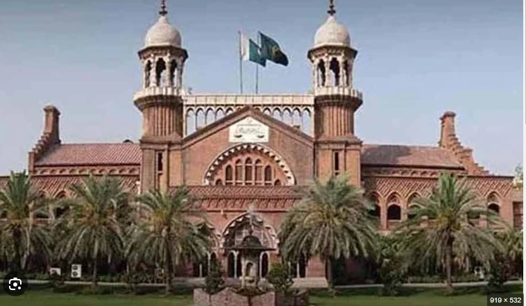 LHC issues notice to interior secy in contempt of court case