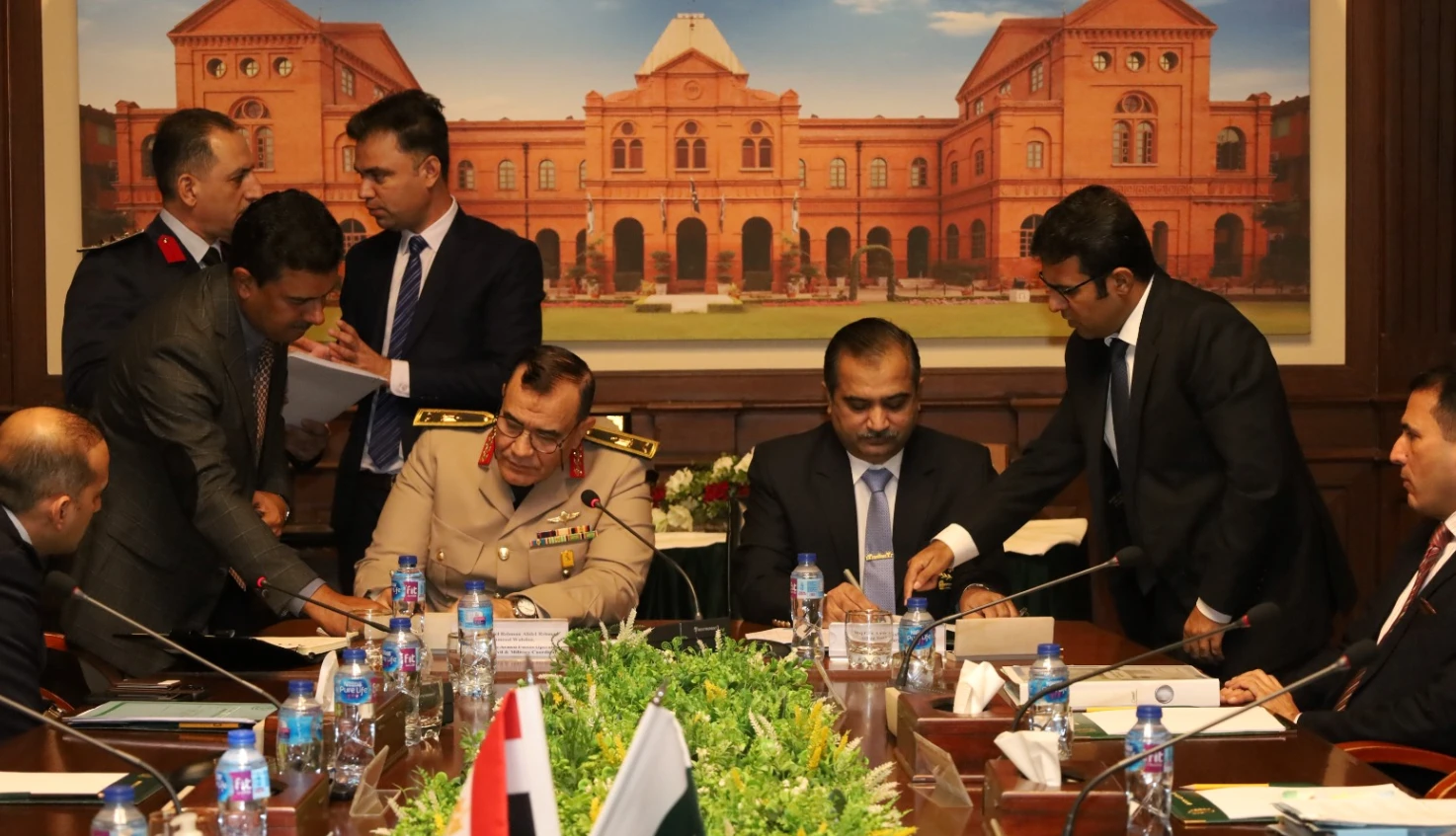 Pak-Egyptian resolve to continue working together to enhance cooperation in defence