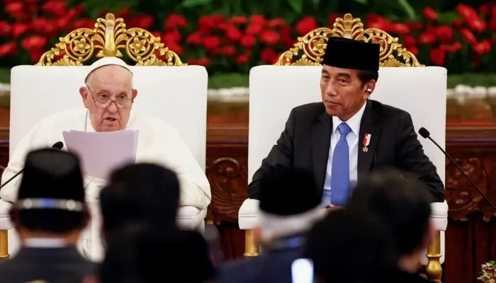 Pope signs declaration with Indonesian imam against religion stoking conflict