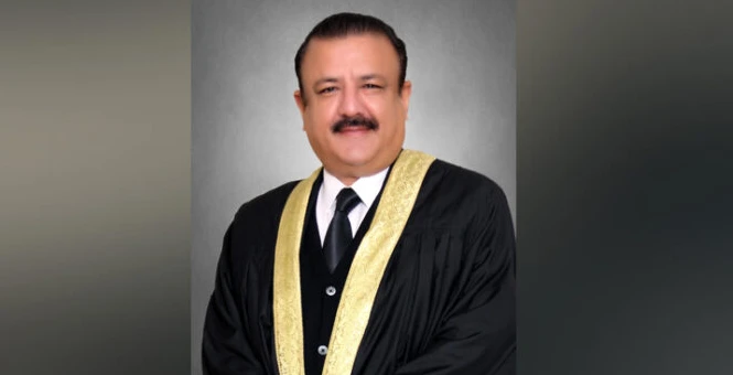 SHC suspends decision of KU in degree case of Justice Tariq Jahangiri