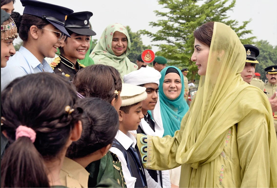 Punjab CM visits Yadgar-e-Shahada to pay homage to national heroes