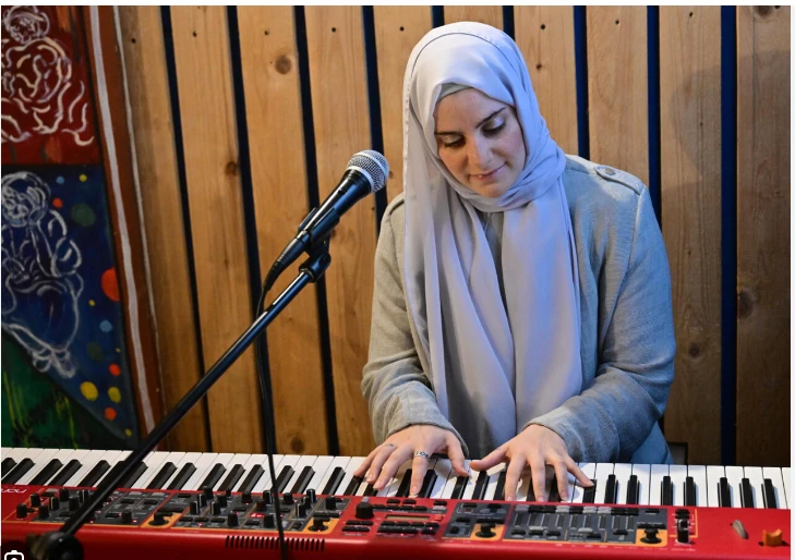 'Beautiful thing': hijab-wearing singer looks to inspire