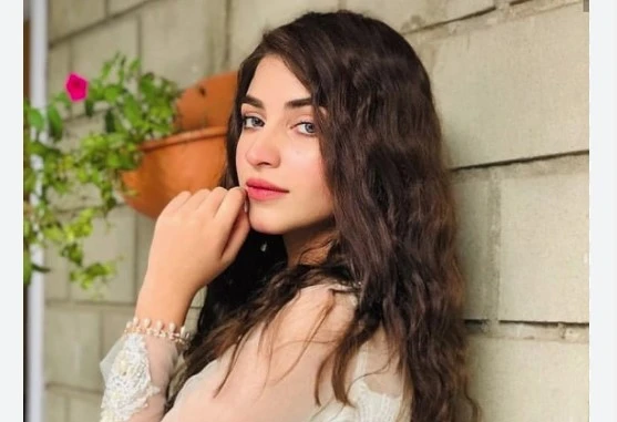 Kinza Hashmi delights fans with swaying on Punjabi song ‘Sohna Koi’