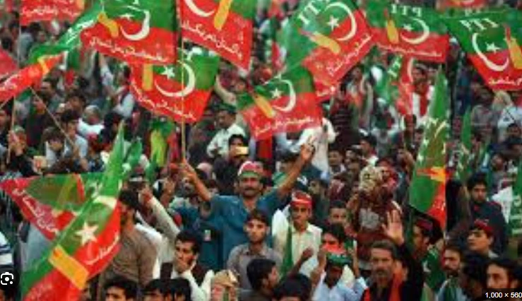 Police in Islamabad stop PTI workers from taking sound system inside jalsa venue