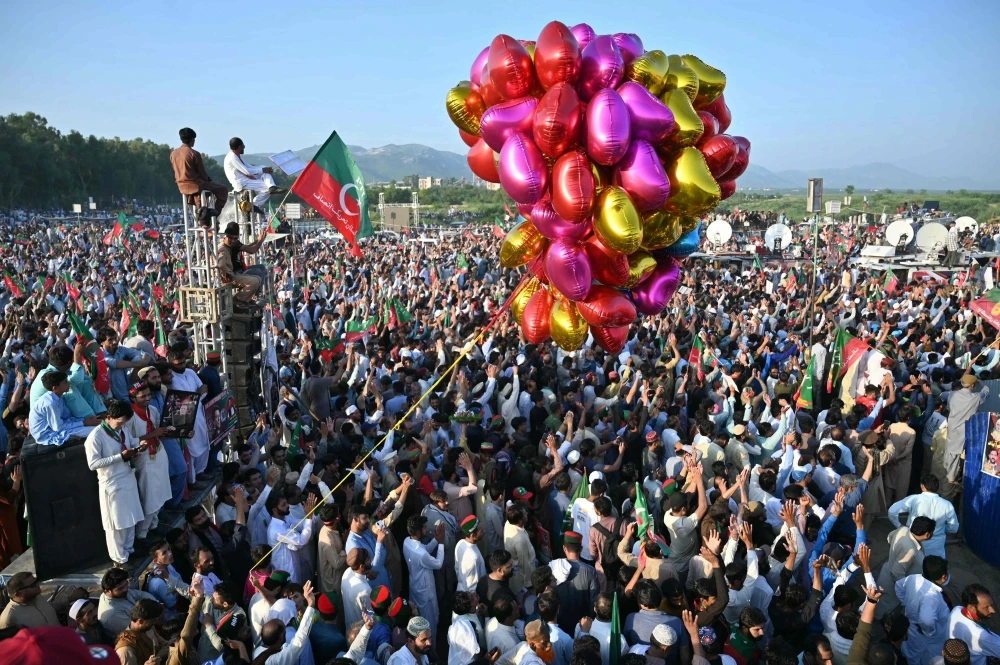 Thousands defy barriers in rally for Pakistan ex-PM Khan