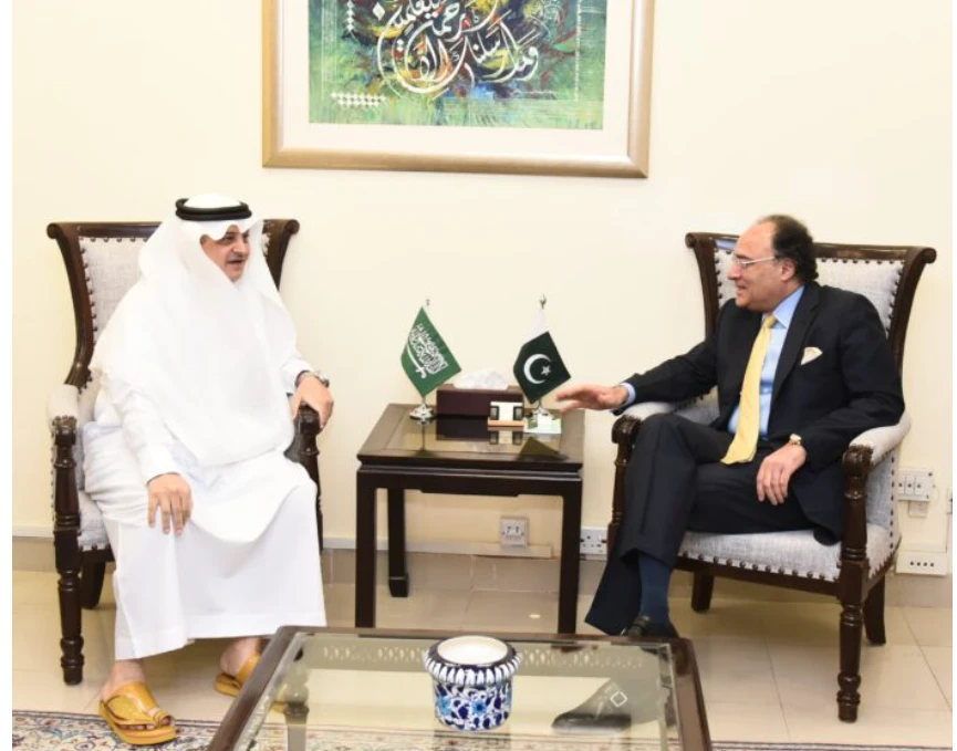 Finance Minister discusses economic issues with Saudi envoy