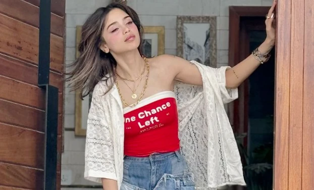 Netizens compare Aima Baig with Bollywood Urfi Javed over new fashion choice