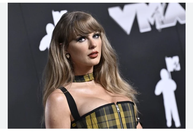 Taylor Swift again urges fans to vote at MTV VMAs