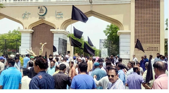 Karachi Urdu University teachers boycott classes against withdrawal of allowance