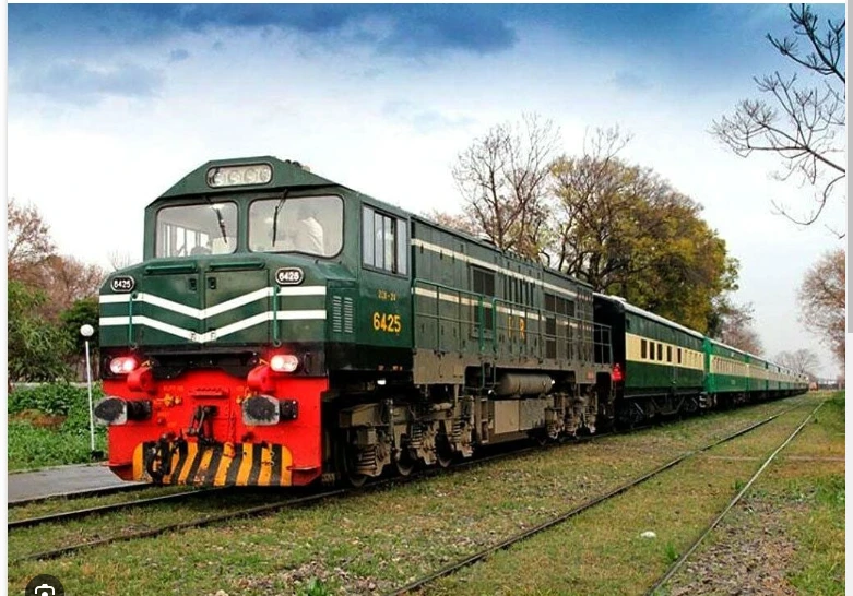 Sir Syed Express train derails near Rohri Railway Station