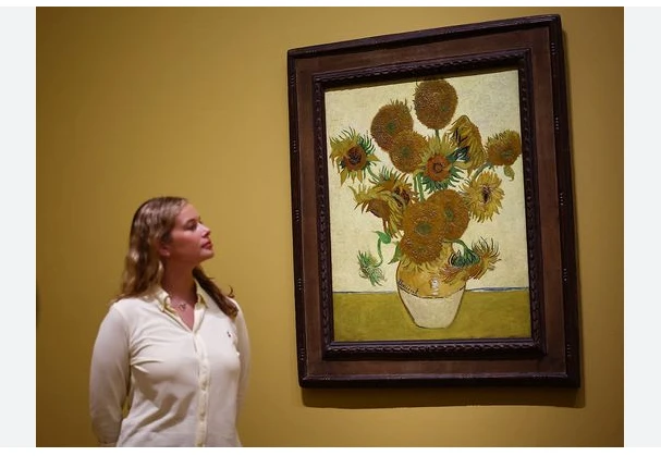 Van Gogh 'Sunflowers' brought together in London show