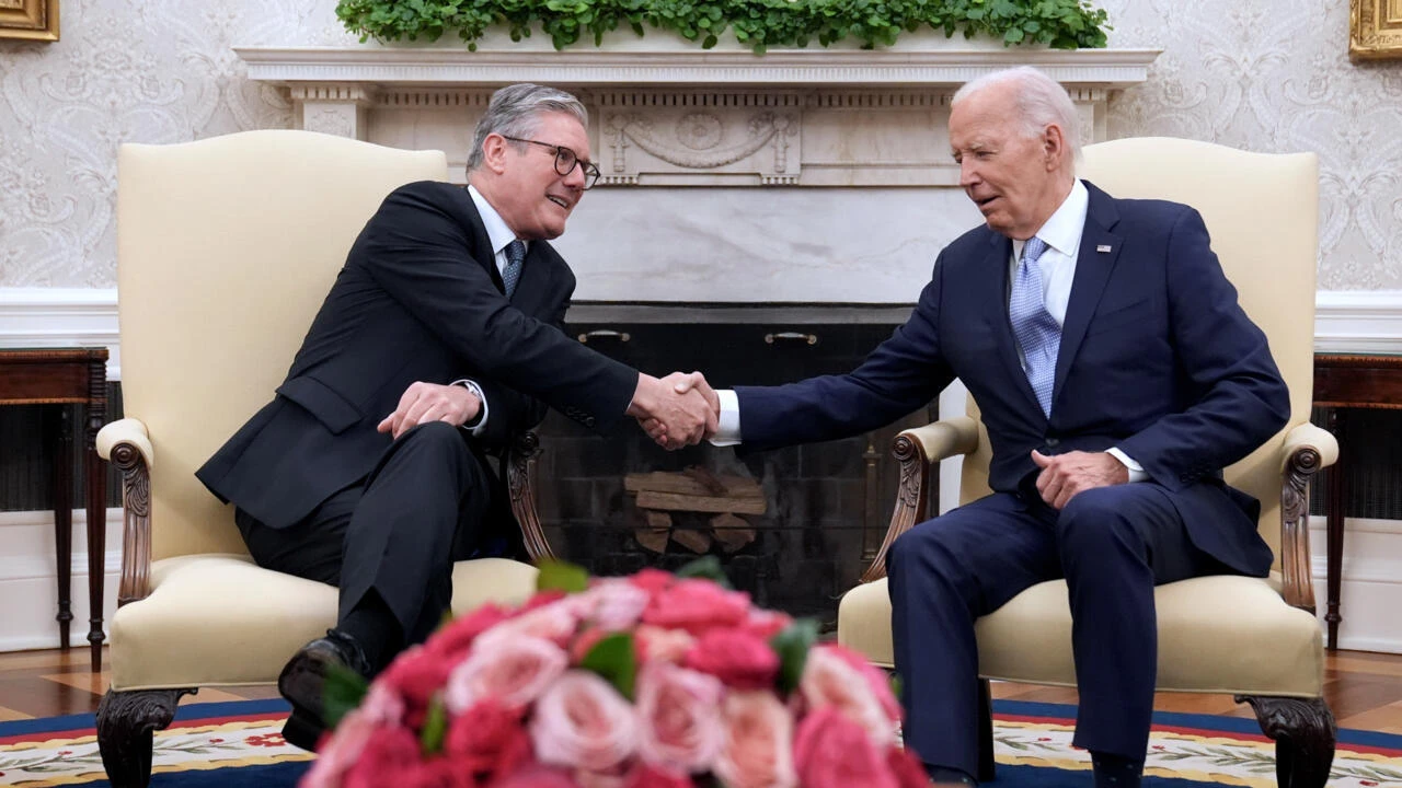 Biden and Starmer hold talks amid Russian warning against Ukraine missile support