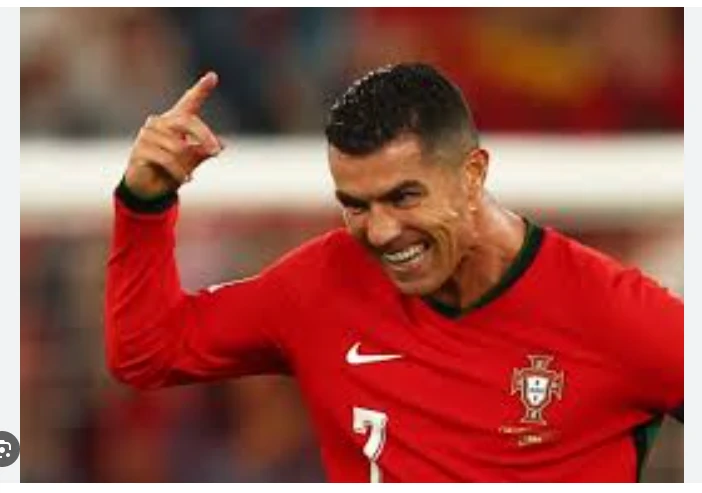 Ronaldo smashes social media records with one billion followers