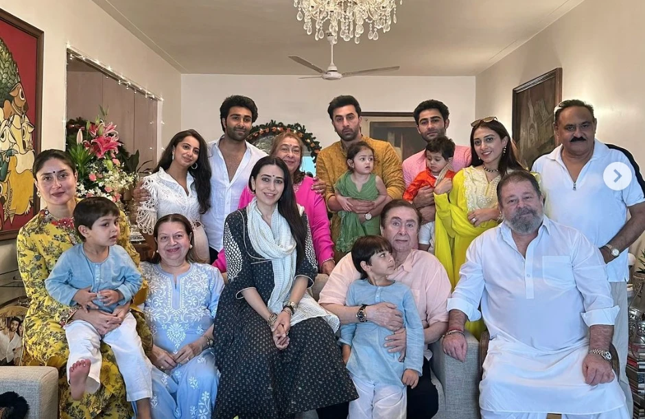 Kapoor clan flashes bright at Ganesh Chaturthi