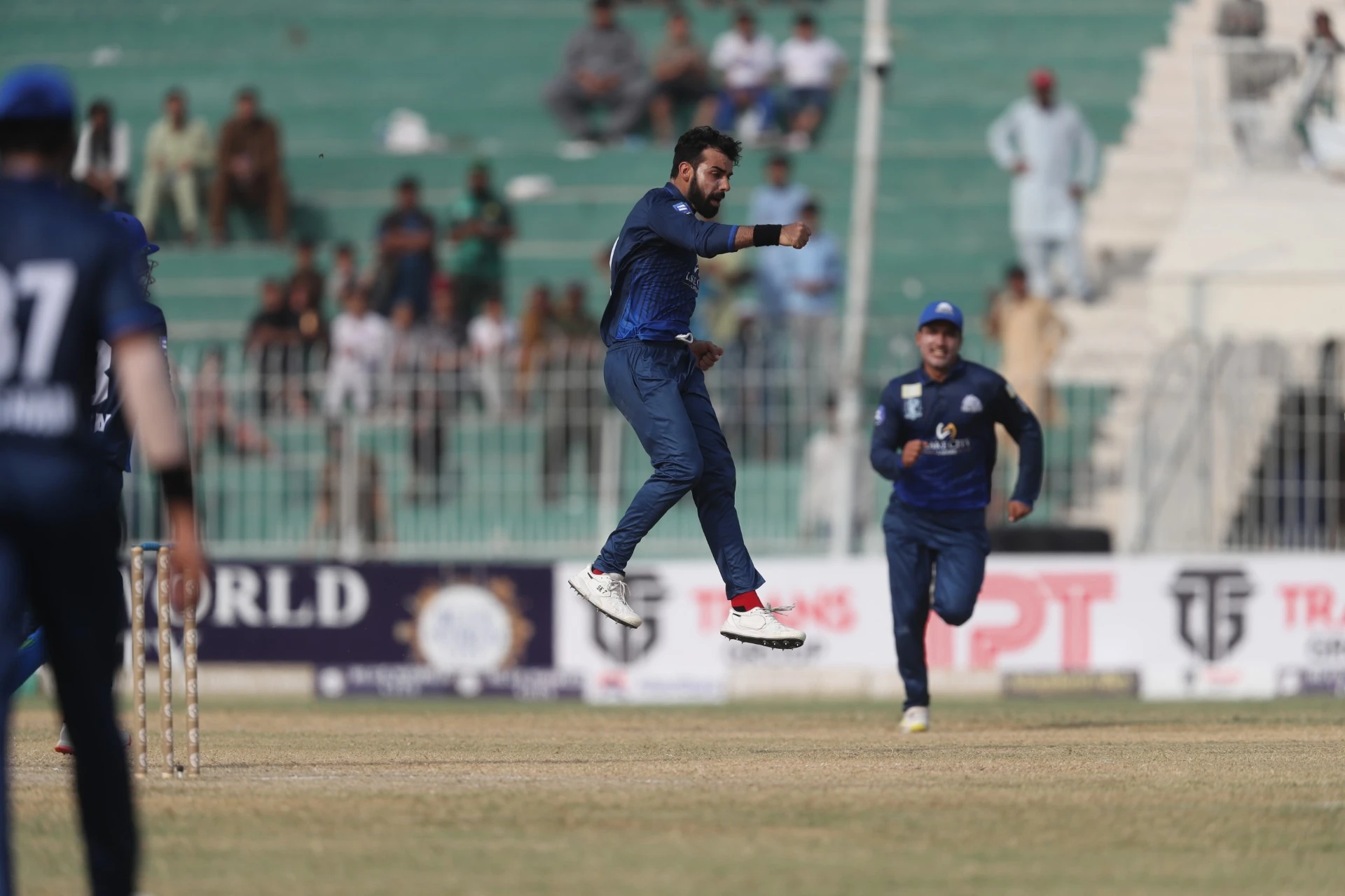 Shadab, Usama spin Panthers to victory over Lions