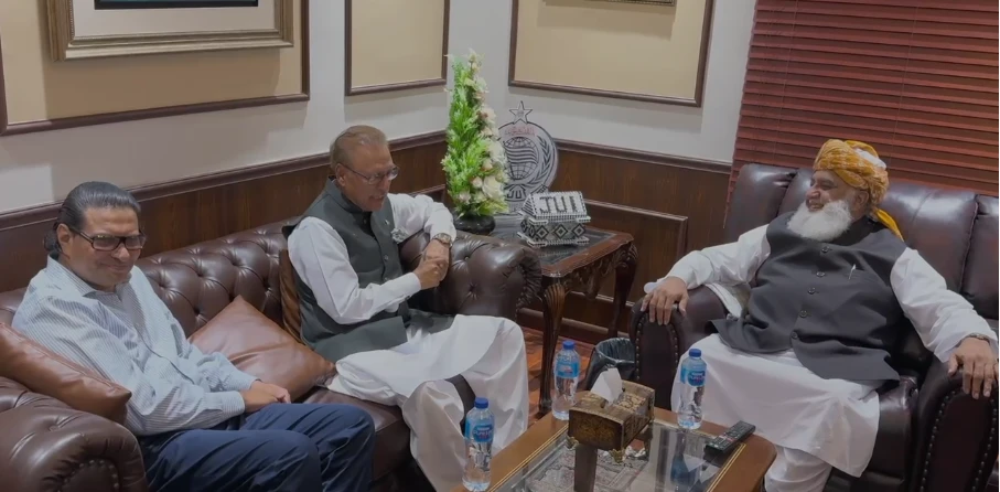 Arif Alvi, Salman Akram Raja call on Fazl to discuss constitutional amendments