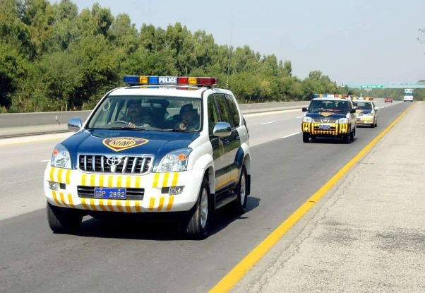 Motorway Police makes drivers wash their faces to prevent accidents