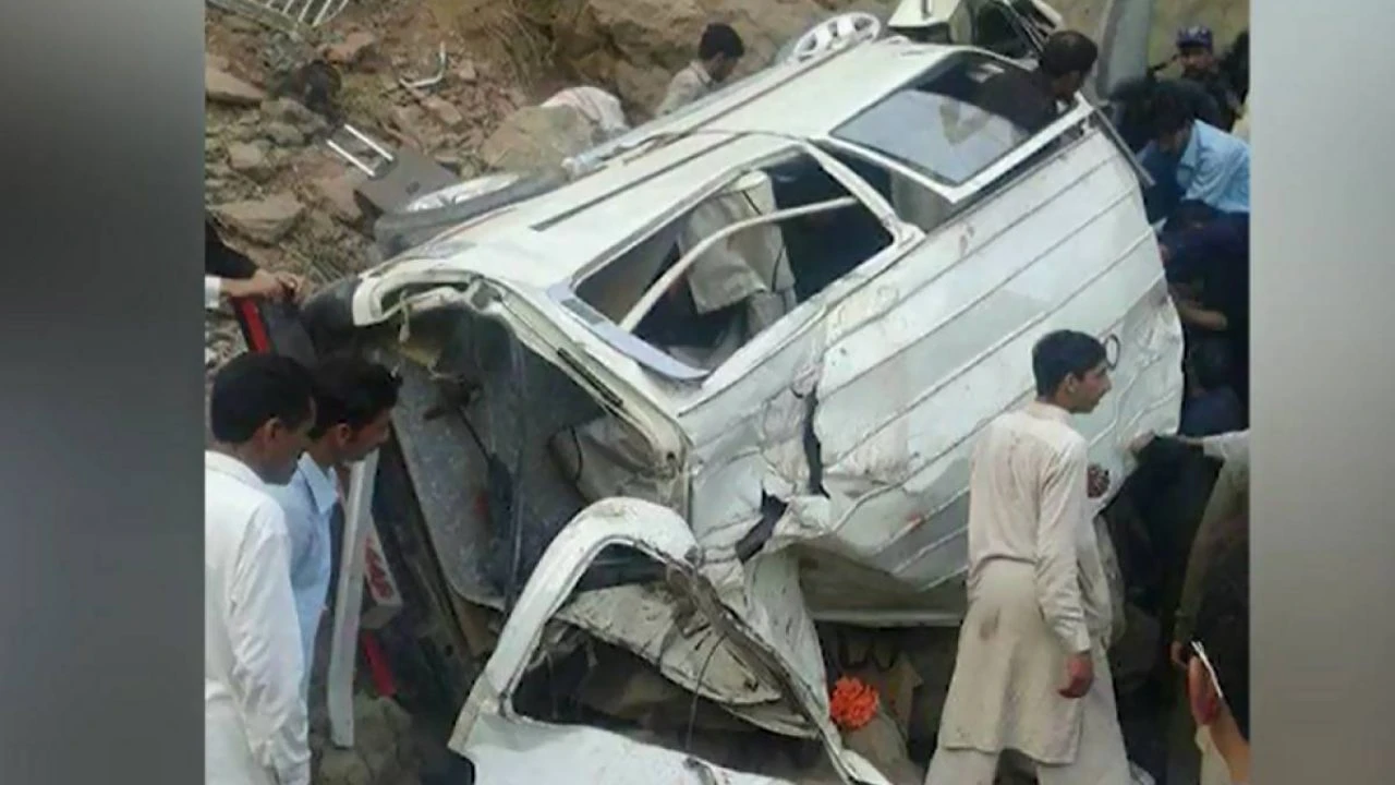 Vehicle plunges into gorge in Upper Dir, claims 3 lives