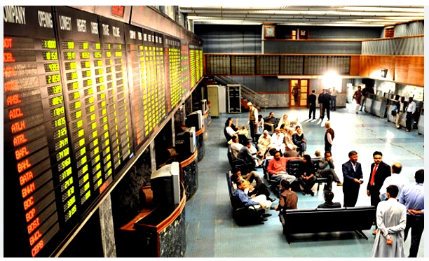 Buying spree lifts share prices by nearly 1,000 points at Pakistan Stock Exchange