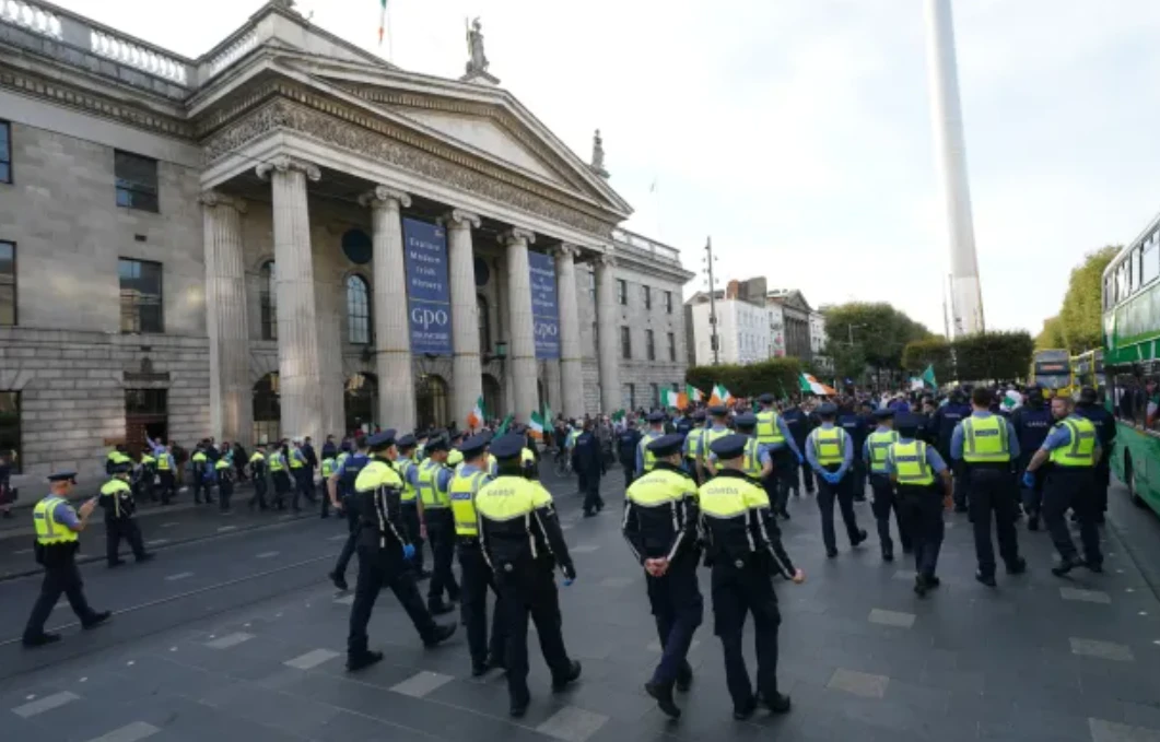 Police arrest 19 at Dublin anti-immigration protest