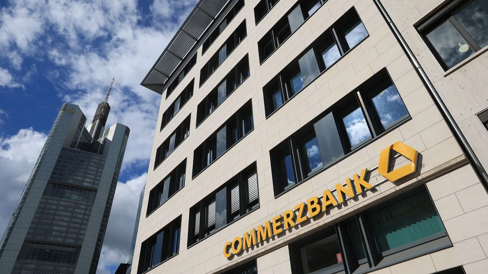 German govt halts further sale of Commerzbank shares ‘for the time being’