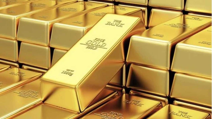 Gold prices hit record high in Pakistan amid global surge