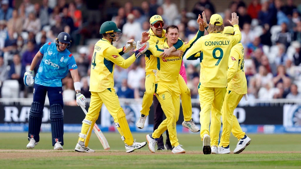 Carey's heroics power Australia's thrashing of England in 2nd ODI