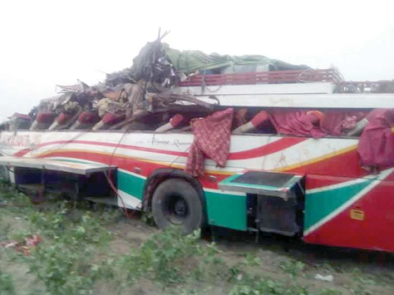 3 passengers die as bus collides with tractor-trolley in Layyah