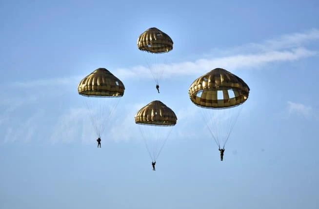 Tribute pays homage to brave WWII parachute mission that ended in failure