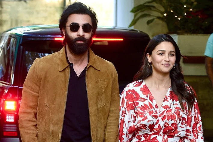 Alia Bhatt and Ranbir Kapoor great chill out in Paris after saying goodbye to busy schedules