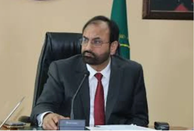 Dr Shahid Munir assumes charge as UET vice-chancellor