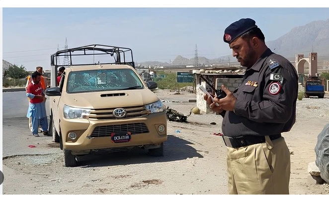 12 injured as police van bombed in Quetta