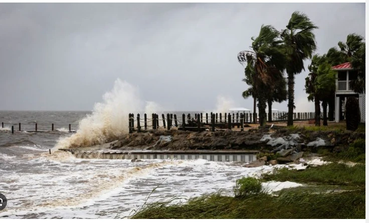 'Extremely dangerous' Hurricane Helene makes landfall in Florida